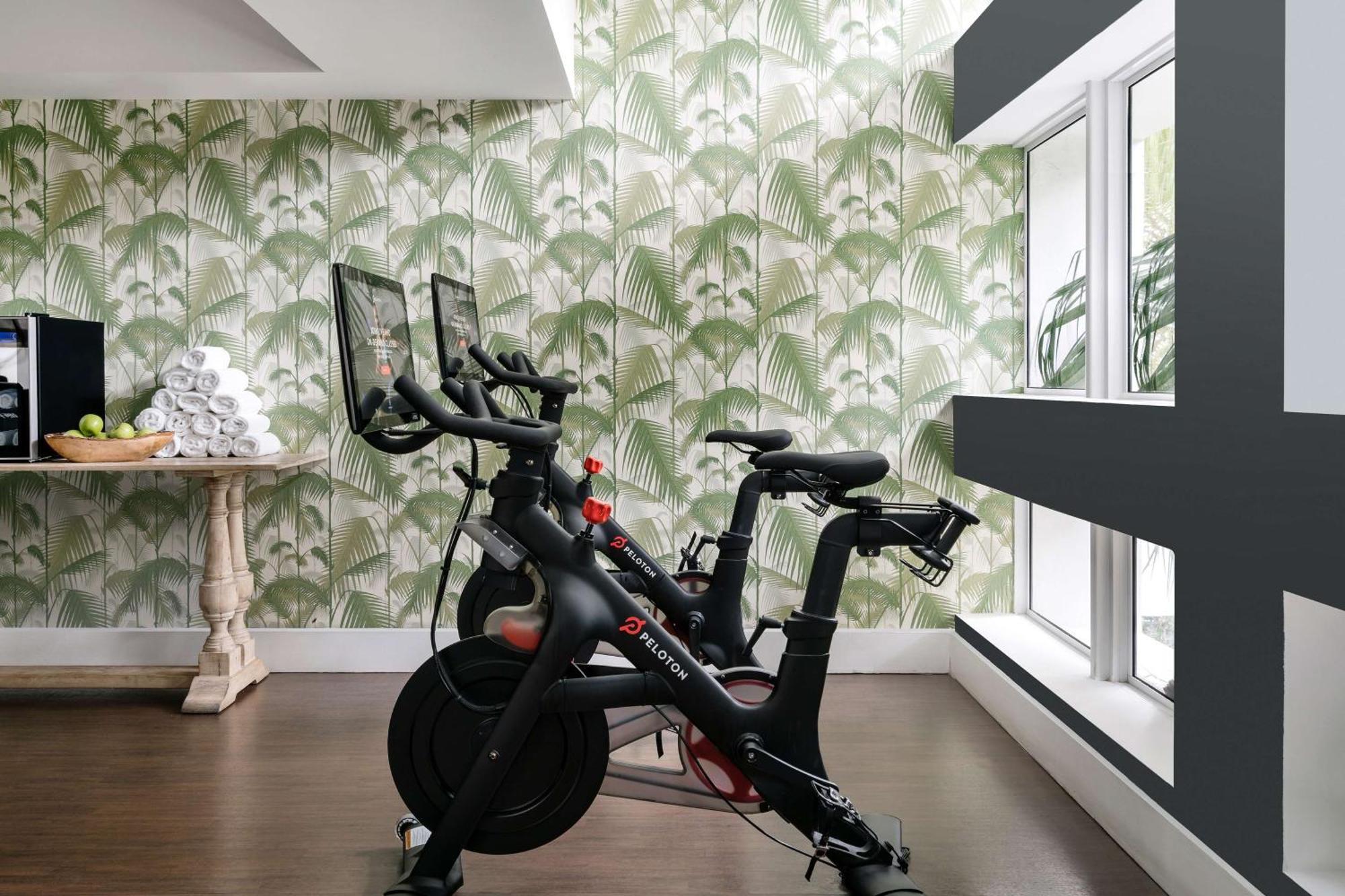 Nautilus Sonesta Майами-Бич Экстерьер фото Peloton stationary bike