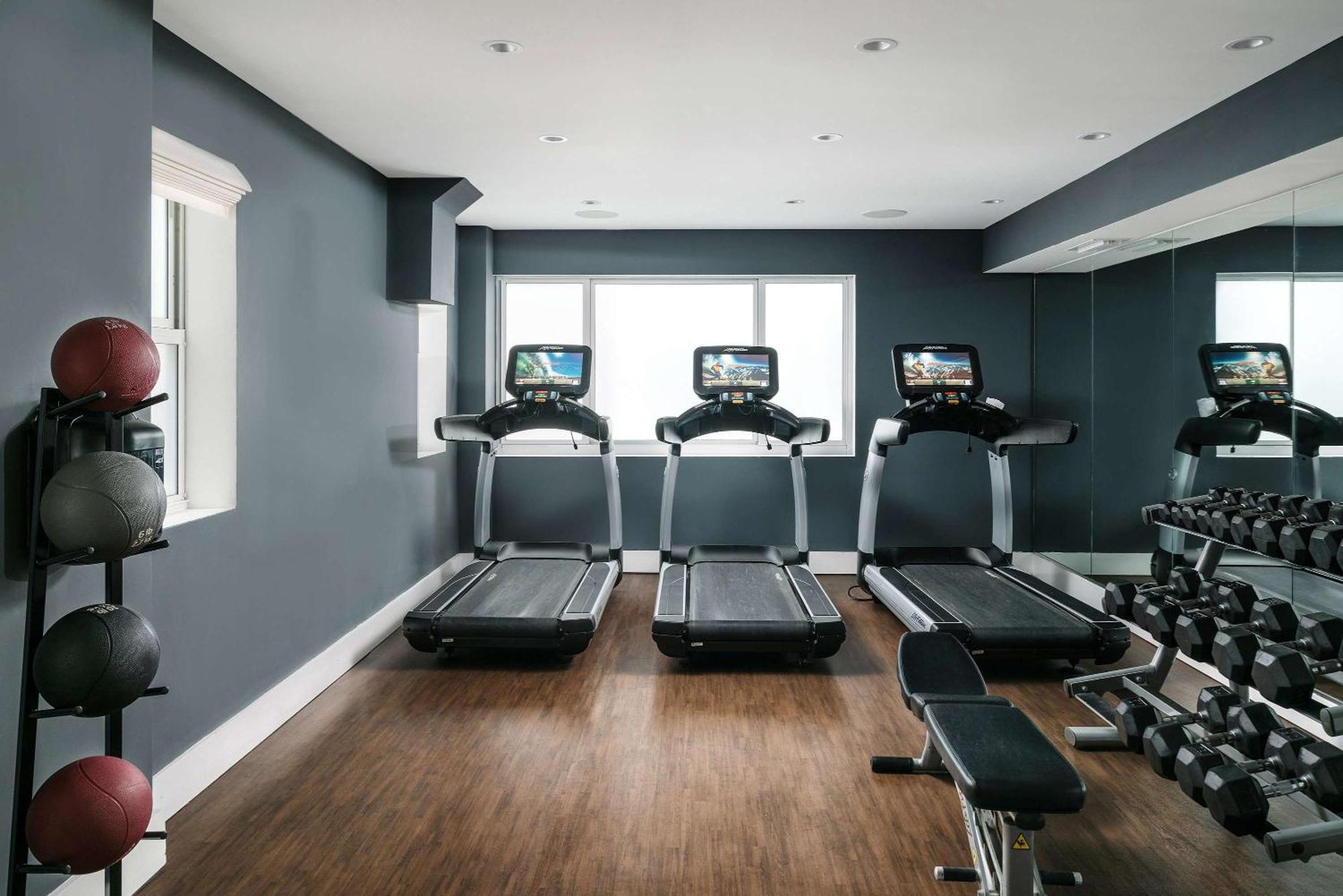 Nautilus Sonesta Майами-Бич Экстерьер фото The gym at The Ivy Collection